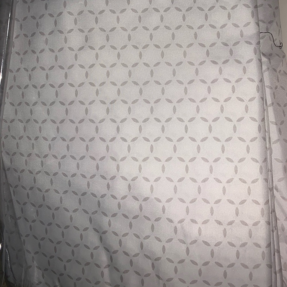 Brand new king size sheet set geometric gray white